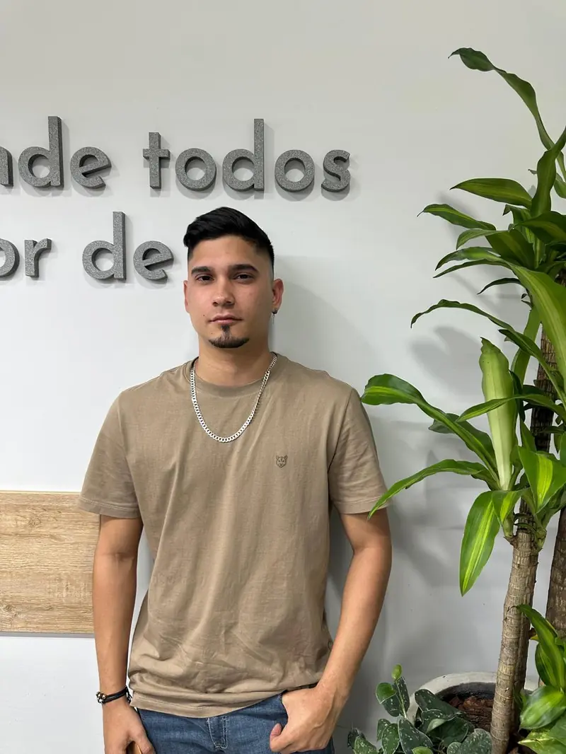 Frank Palacio, cliente de Romanes Closet y Cocina, cocina integral en Rionegro